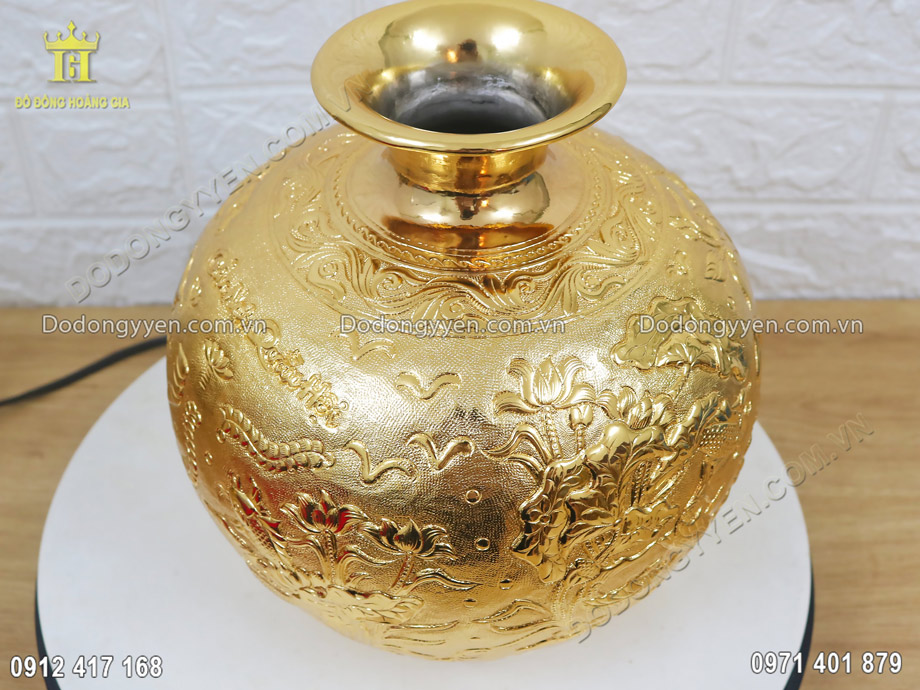 Bề mặt lọ lộc b&igrave;nh được xử l&yacute; kỹ c&agrave;ng đến từng đường n&eacute;t, chi tiết sản phẩm